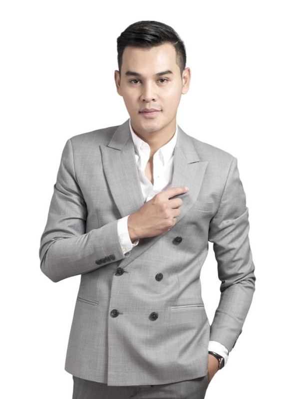 Jasnoszary dwurzędowy garnitur męski CORATO szyty na miarę- Wełna Super 110's